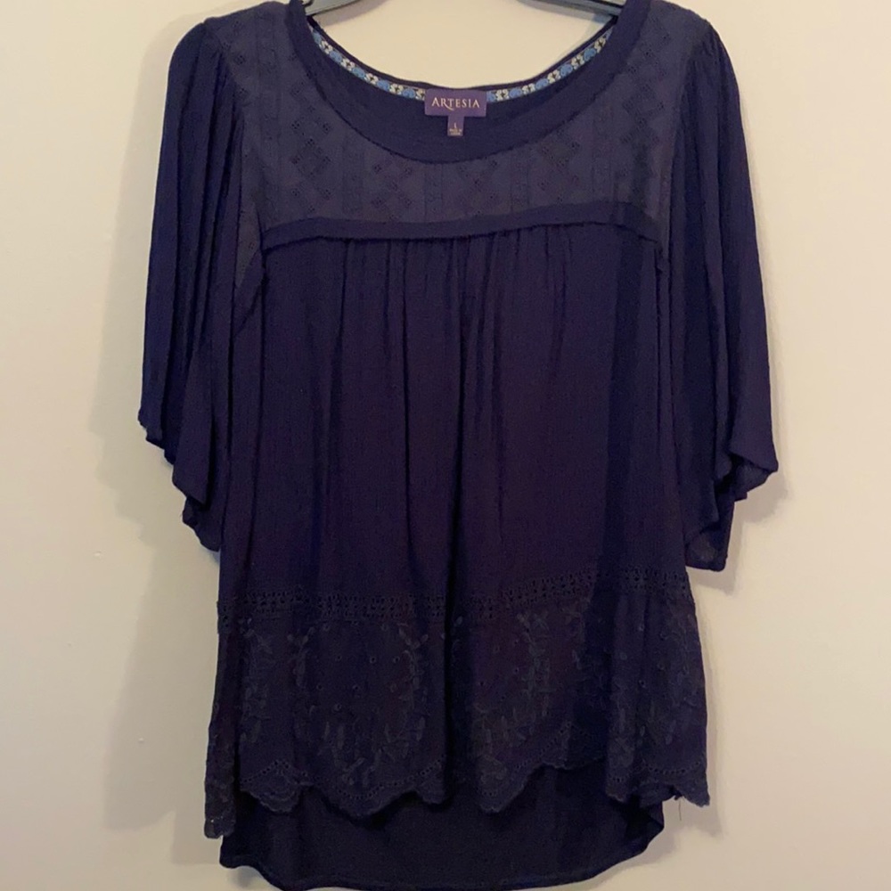 Artesia women’s L Rayon shirt sleeve top.